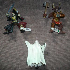 3 Figurines
